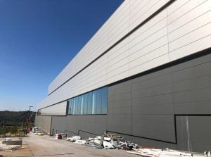 Colocación de fachada con-panel arquitectónico en Granollers