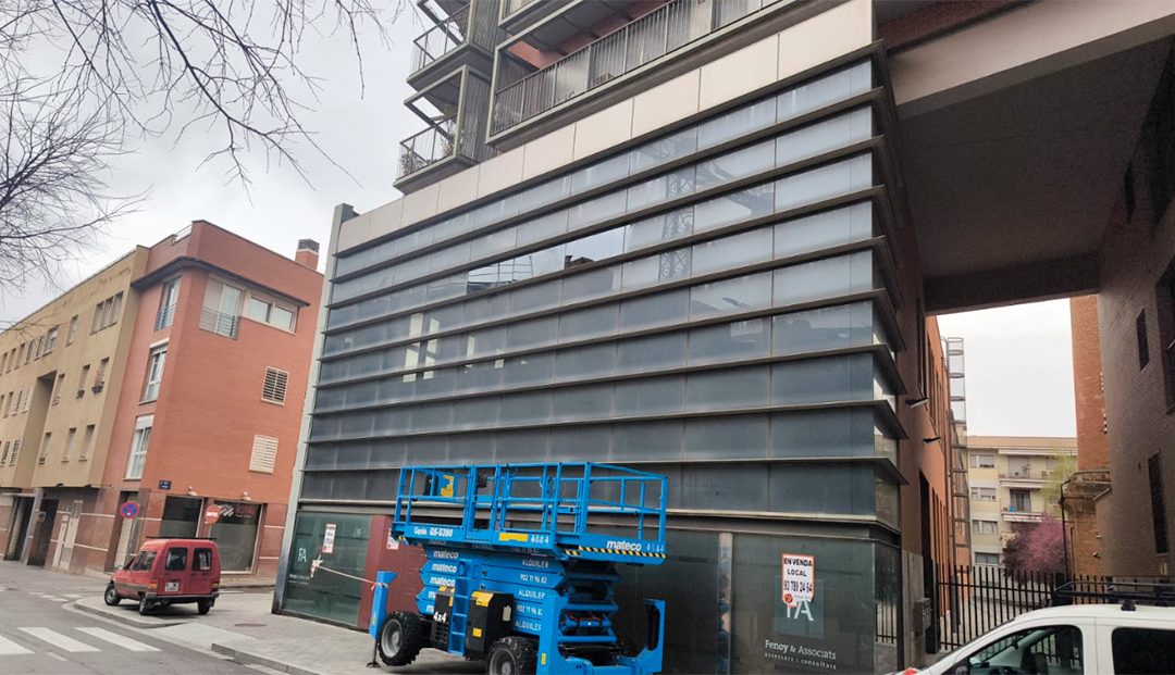 Mantenimiento de Muro cortina en oficina de Terrassa