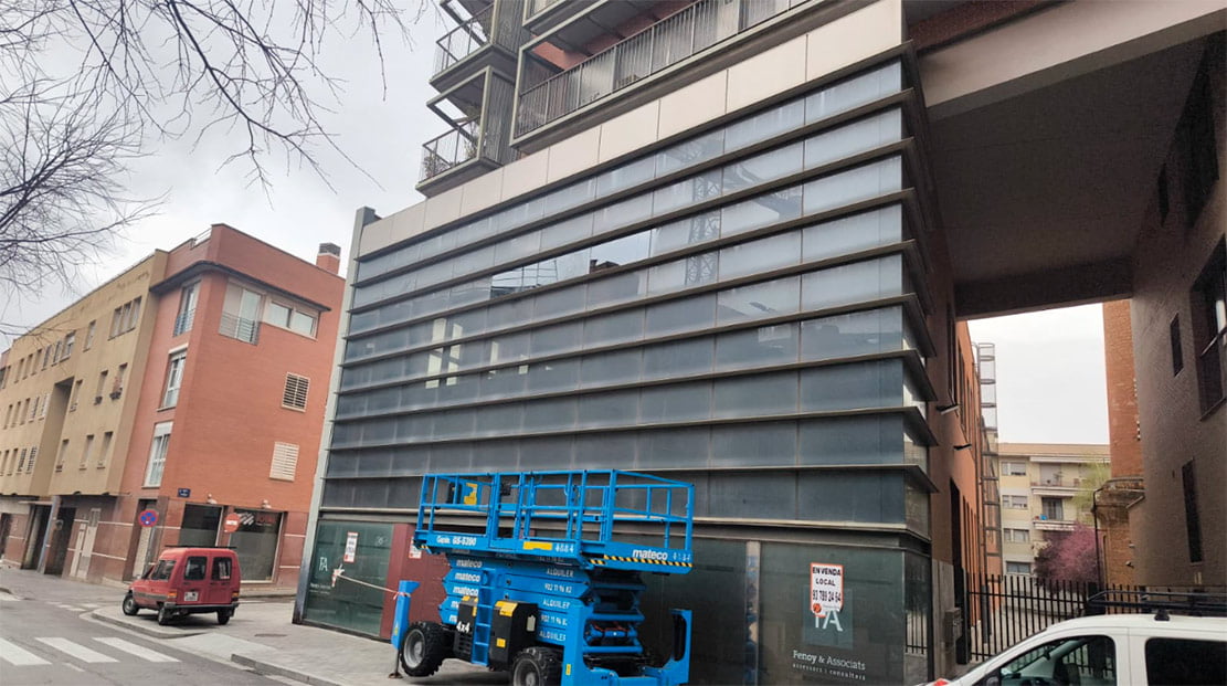 Mantenimiento de Muro cortina en oficina de Terrassa